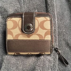 Coach Signature Stripe Slim Medium Wallet (F47847)